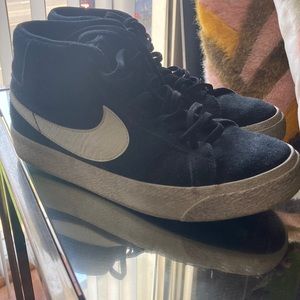 Nike shoes used for weightlifting.